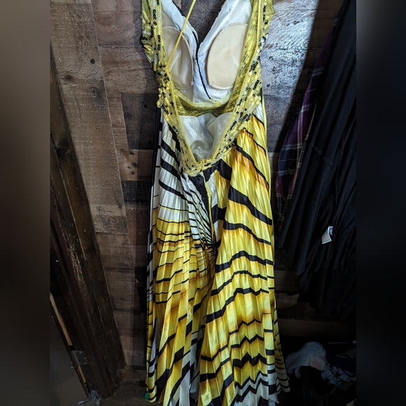 Dress - Picture 3 of 7